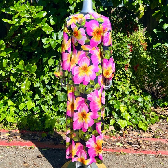 1970s Vanity Fair Elegant Floral Nightgown/Dress - Picture 4 of 7